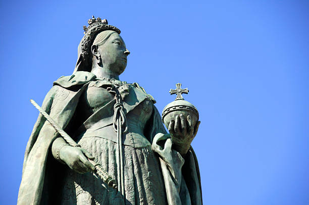 estátua de queen victoria, birmingham - birmingham west midlands town hall uk - fotografias e filmes do acervo