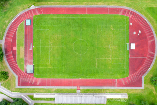 спортивный стадион, вид с воздуха - school sport high up long jump стоковые фото и изображения