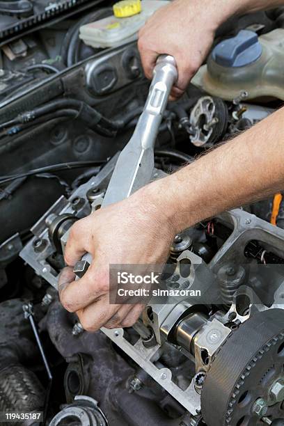 Motore Di Riparazione - Fotografie stock e altre immagini di Acciaio - Acciaio, Argentato, Attrezzatura