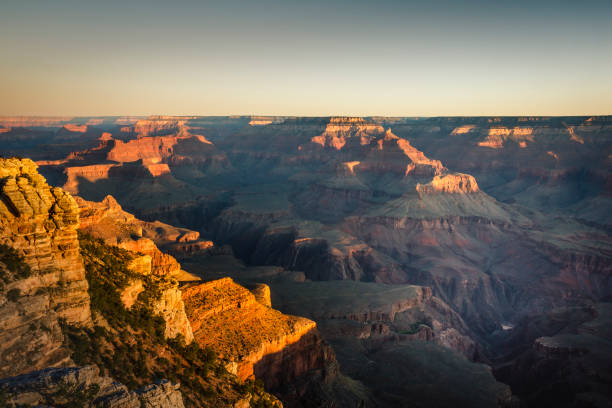 grand canyon sud à l'aube - arizona, etats-unis - arid climate travel destinations canyon dawn photos et images de collection