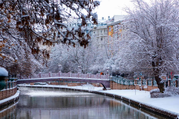 istock city ​​under snow in winter 1194415774