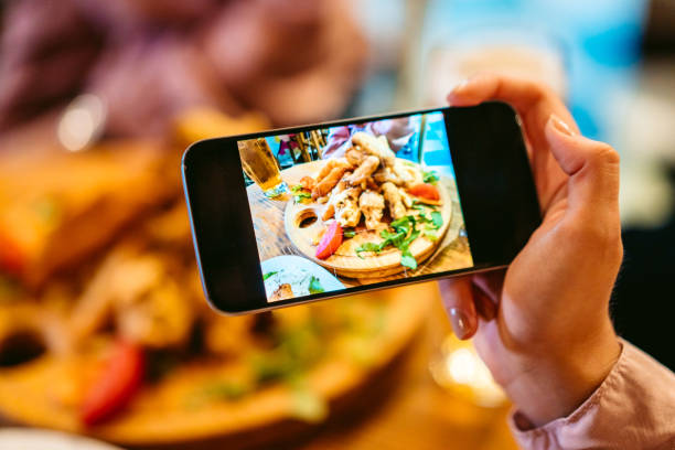 istock First photographing, then eating 1194425121