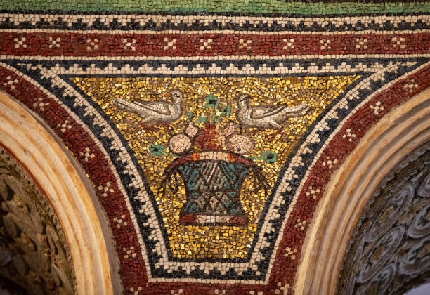 ラヴェンナのサン・ヴィターレ大聖堂の内部。イタリア - san vitale basilica ストックフォトと画像