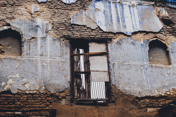 istock Old decrepit abandoned building in Old Delhi India 1194427340