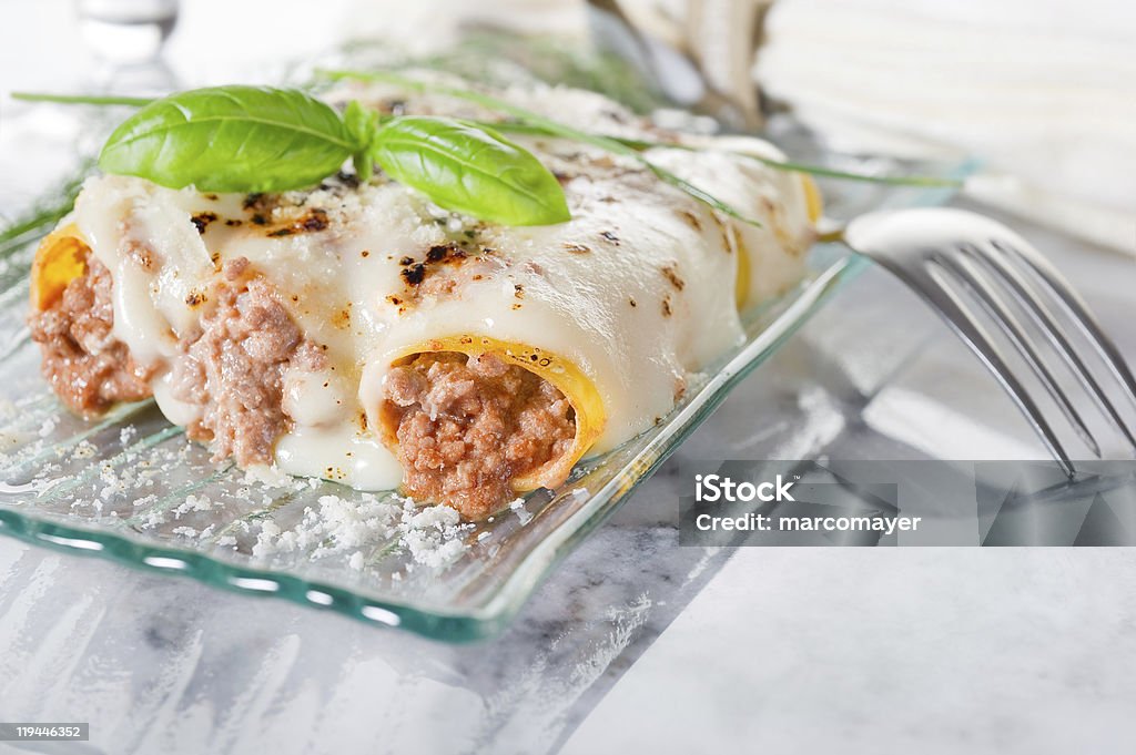 cannelloni à la ricotta et au Ragoût - Photo de Cannelloni libre de droits