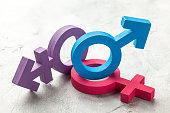 transgender-symbol-und-geschlechtssymbol-von-mann-und-frau-auf-grauem-hintergrund.jpg?b=1&s=170x170&k=20&c=ngZ6l6wmBRd_1vOdjDLHOWyuwXdEApjLZgJe9fBKBNE=