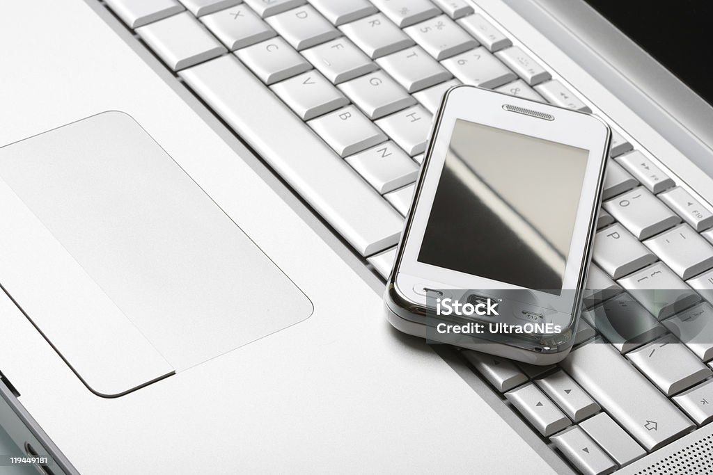 Conceito de comunicação. silver laptop, communicator em branco - Foto de stock de Bluetooth royalty-free