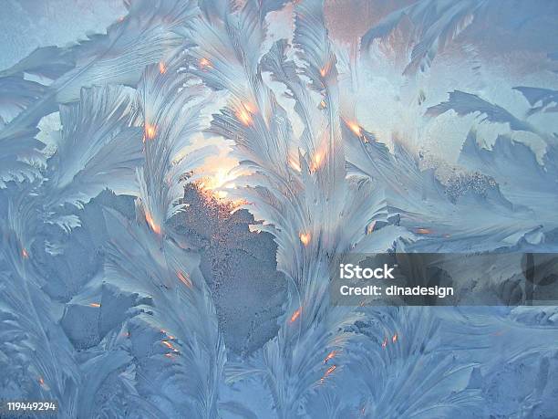 Photo libre de droit de Frost Et Soleil banque d'images et plus d'images libres de droit de Lumière du soleil - Lumière du soleil, Cristaux de neige, Fenêtre