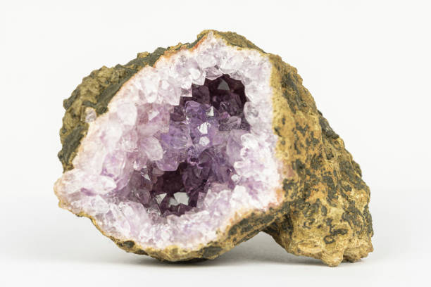 istock detailed view into an amethyst geode 1194495638