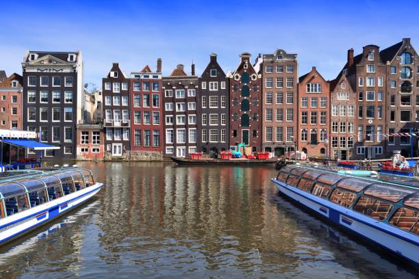 istock Damrak, Amsterdam, The Netherlands 1194518186