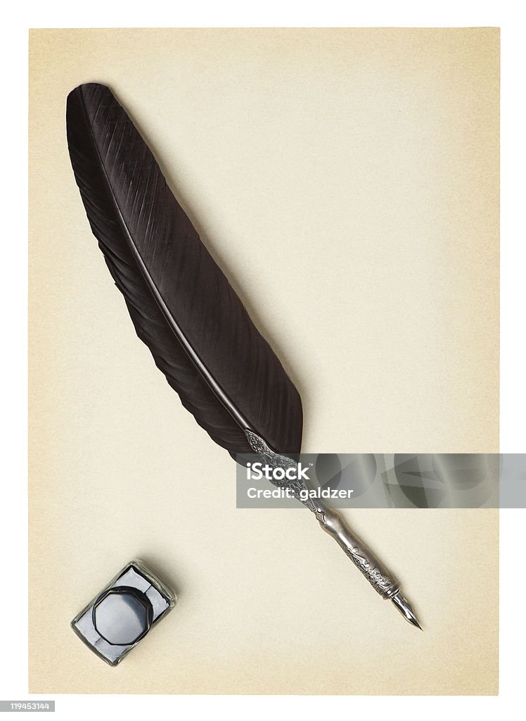 quill de plumas e inkwell em um livro antigo - Foto de stock de Acima royalty-free