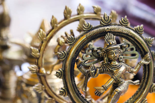 brass metal artwork of lord god idol shiva in natraj dance posture - shiva posture imagens e fotografias de stock