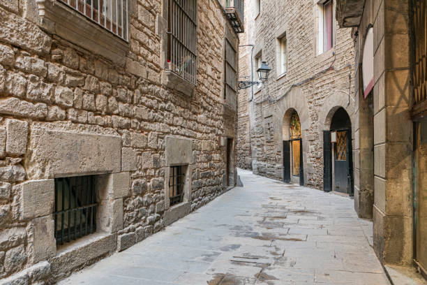 istock Empty street in Barcelona within the Gothic quarter. 1194536724