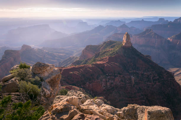 grand canyon południowa krawędź, dramatyczny krajobraz o świcie / wschodzie słońca - arizona, usa - arid climate travel destinations canyon dawn zdjęcia i obrazy z banku zdjęć