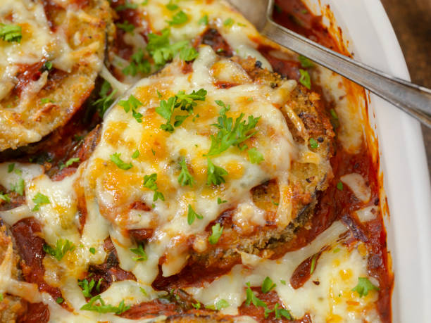 eggplant parmesan with spaghetti - eggplant cheese mozzarella italian cuisine imagens e fotografias de stock