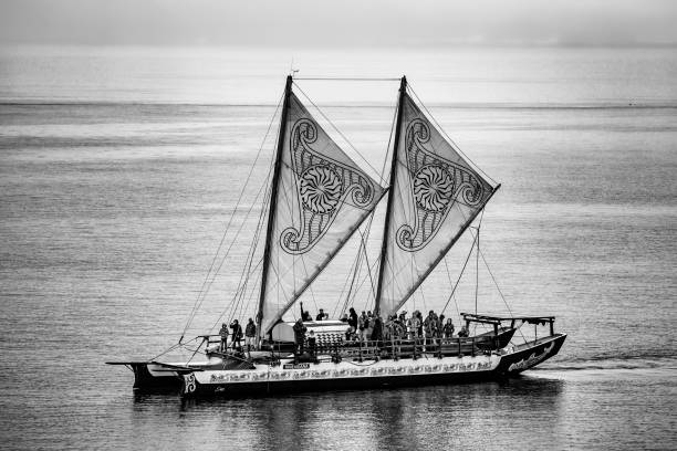 traditionelles maori-boot - polynesian culture stock-fotos und bilder