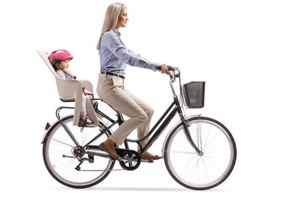 мать верхом на велосипеде с ребенком в кресле - family daughter isolated full length стоковые фото и изображения