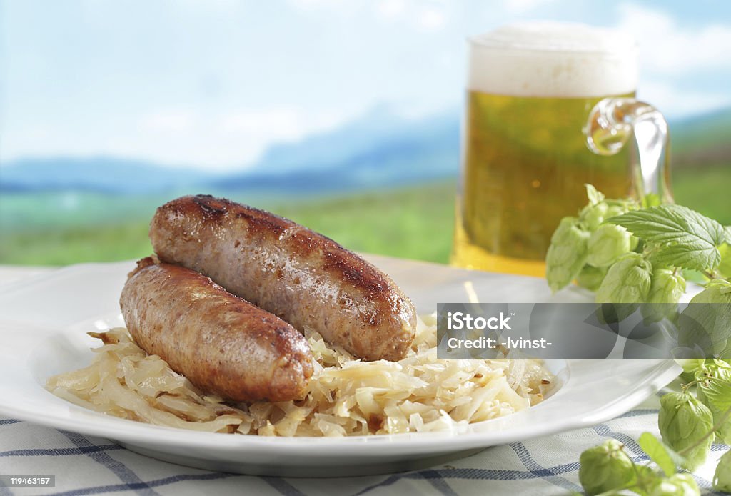 Arrosto salsicce e birra - Foto stock royalty-free di Alchol