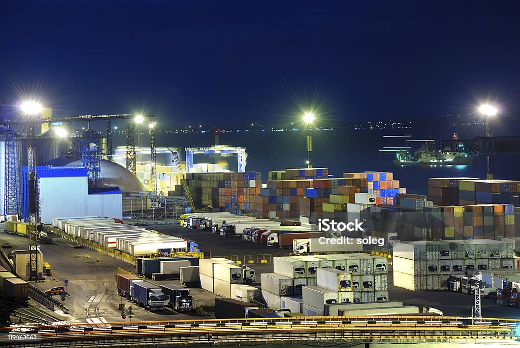 Porto di carico e Contenitori per magazzino - Foto stock royalty-free di Ambientazione esterna