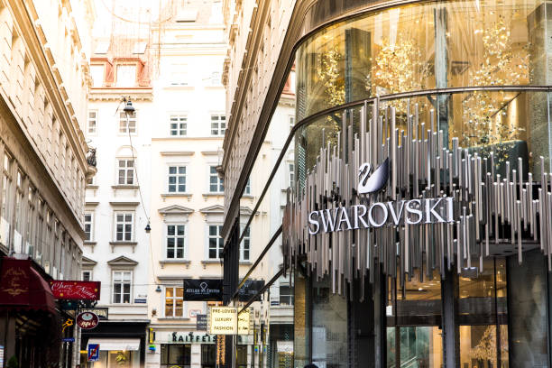 Swarovski and boutique stores in downtown Vienna, Austria Vienna, Austria - 14 December, 2019: Color image depicting boutique stores, including Swarovski, in central Vienna, Austria. This central part of Austria's capital is full of elegant and modern architecture. city street consumerism window display vienna stock pictures, royalty-free photos & images