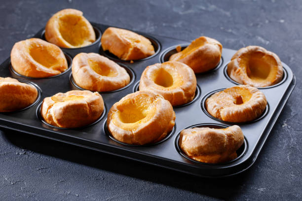 freshly baked yorkshire puddings - yorkshire pudding imagens e fotografias de stock