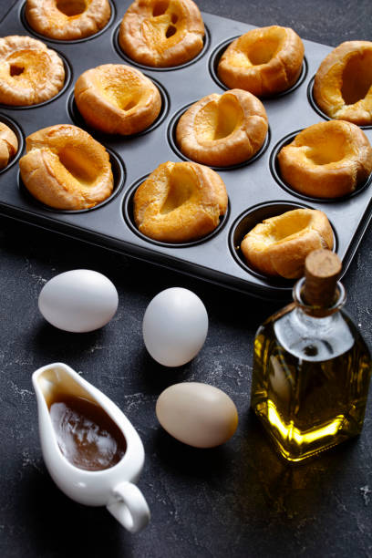 freshly baked yorkshire puddings - yorkshire pudding imagens e fotografias de stock