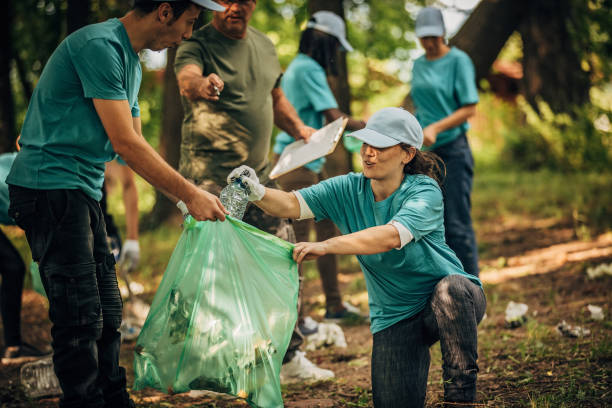istock People cleaning the environment together 1194645092