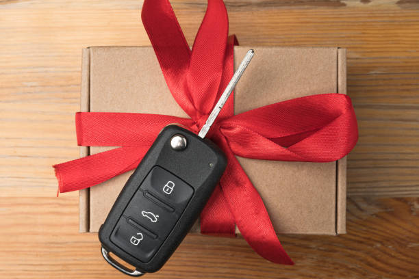 istock Car key on a paper box with red bow. 1194650596