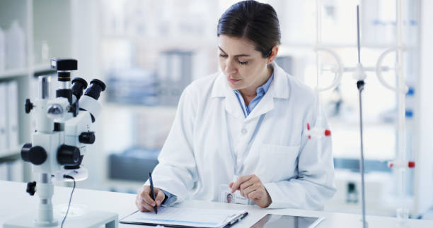 istock Keeping a log of all her findings 1194654107