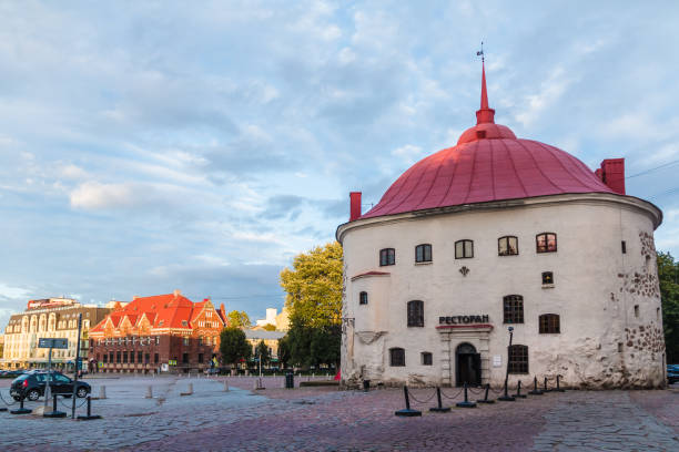 marktplatz und rundturm in wyborg - viborg stock-fotos und bilder