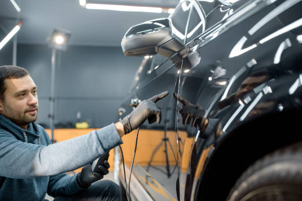 istock Worker examining vehicle body for scratches 1194687637