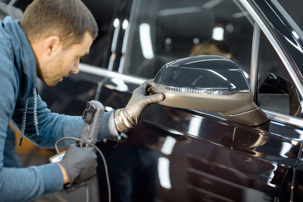 istock Worker examining vehicle body for scratches 1194687910