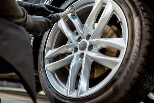 istock Polishing vehicle disc 1194687999