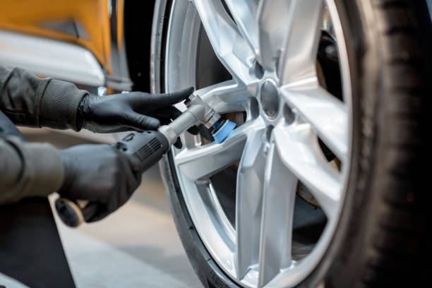 istock Polishing vehicle disc 1194688002