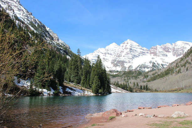 istock view to the mountains in aspen 1194694388