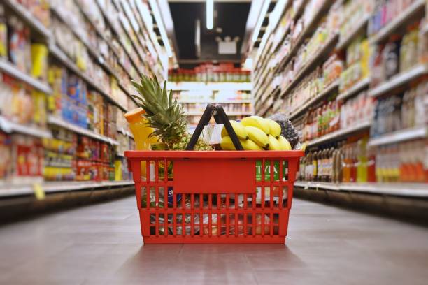 食料品の買い物 - supermarket shelf store shopping ストックフォトと画像