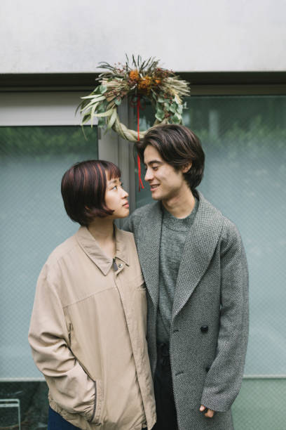 istock Couple standing under Shimekazari 1194714093