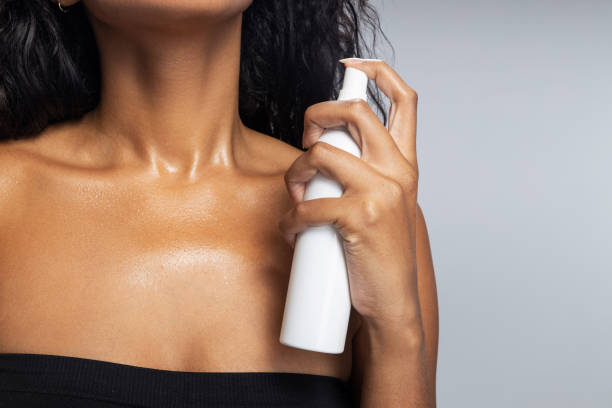 istock Afro American girl using her cosmetics in studio 1194724846