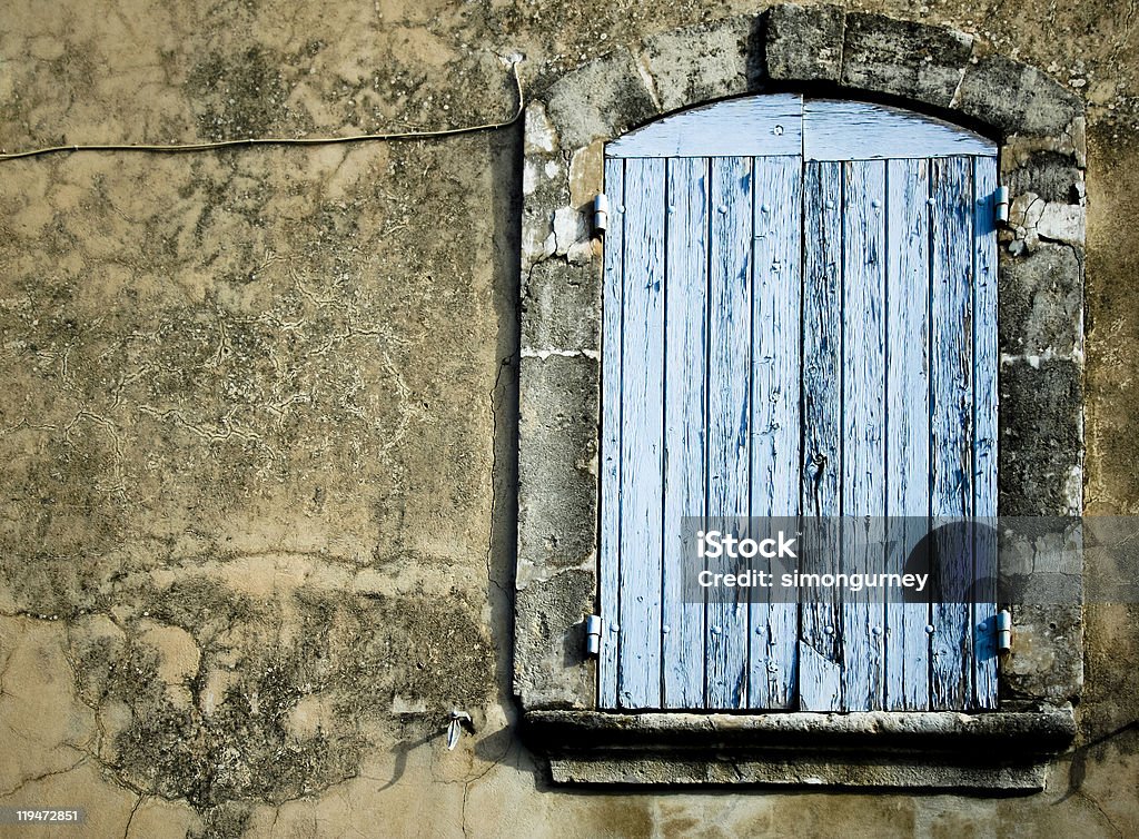 Vecchio rustico finestra sfondo Francia - Foto stock royalty-free di Ambientazione esterna