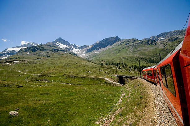 бернина линии (st. moritz-tirano - berninapass стоковые фото и изображения