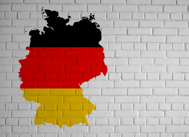 deutschland karte land silhouette in nationalen deutschen flagge farben auf weißen ziegelwand mit kopierraum für ihr design. - tag der deutschen einheit stock-fotos und bilder