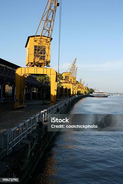 Gelbem Kranich In Einer Reihe Stockfoto und mehr Bilder von Belem - Brasilien - Belem - Brasilien, Hafen, Handelshafen