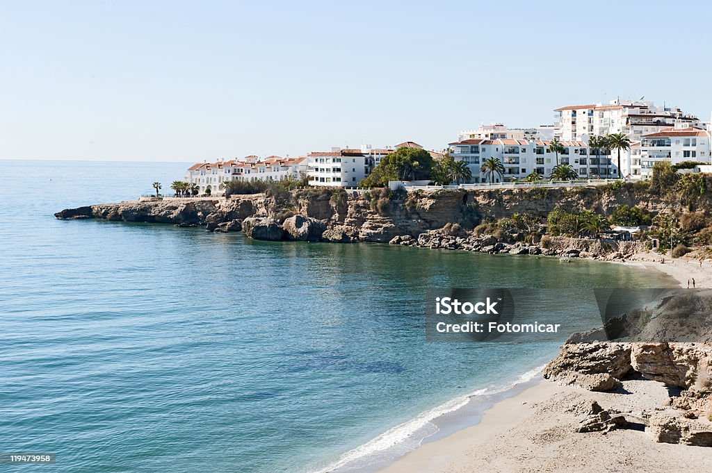 Nerja costa guardando sud - Foto stock royalty-free di Costa - Caratteristica costiera