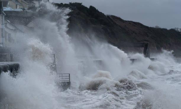 istock Large waves at Dawlish during a storm 18th Dec 2019 1194741178