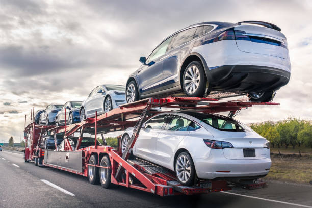 Tesla vehicles car transporter Dec 8, 2019 Bakersfield / CA / USA - Car transporter carries new Tesla vehicles along the interstate to South California, back view of the trailer car transporter photos stock pictures, royalty-free photos & images