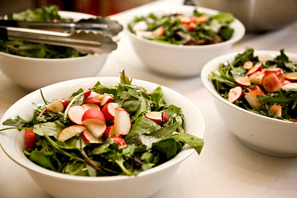 Tigelas de salada - foto de acervo