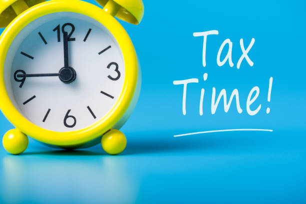 Tax time - Notification of the need to file tax returns, message for accountant - fill in tax form Tax time - Notification of the need to file tax returns, message for accountant - fill in tax form. tax season photos stock pictures, royalty-free photos & images