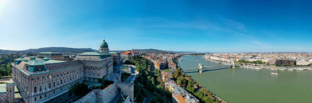 vista en budapest, - budapest chain bridge panoramic hungary fotografías e imágenes de stock