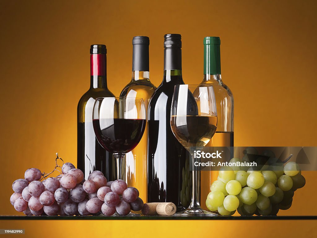 Frascos, gafas y las uvas - Foto de stock de Alimento libre de derechos