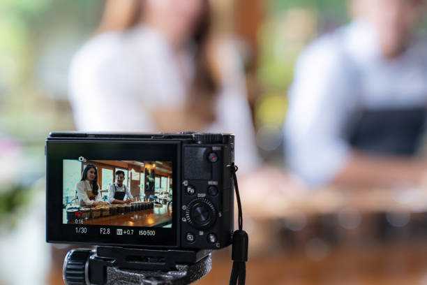 istock VLOG owner review cafe 1194835157